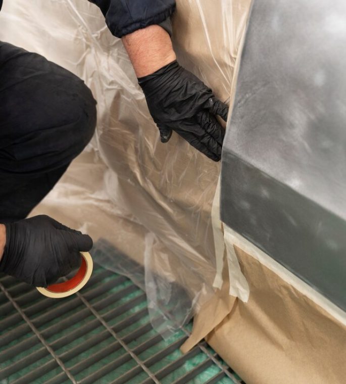 [freepicdownloader.com]-service-worker-painting-car-auto-service-large